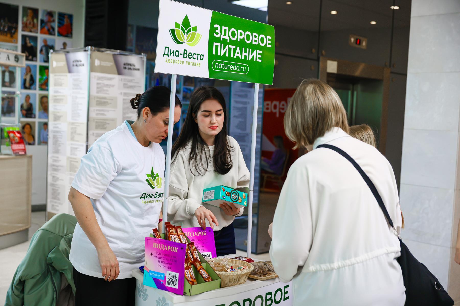 Фото Соловьёв, Савочкин, Никишева: звездные гости собрали на форуме в Новосибирске свыше тысячи человек – 100 ярких кадров 2